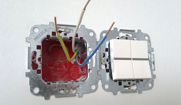 Как подключить выключатель с тремя проводами